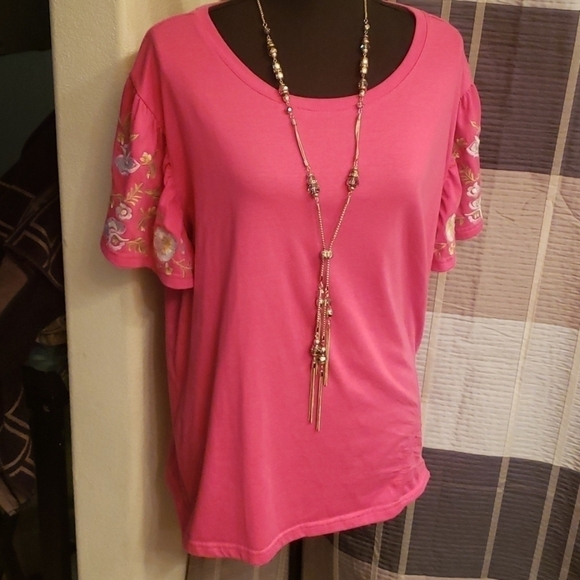 entro Tops - Womens embroidered top